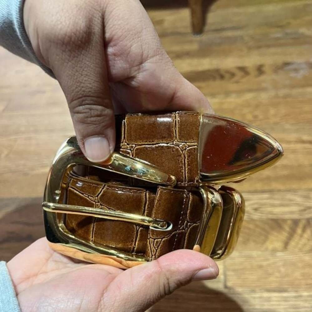 JR  Women’s belt  made in Taiwan M/L